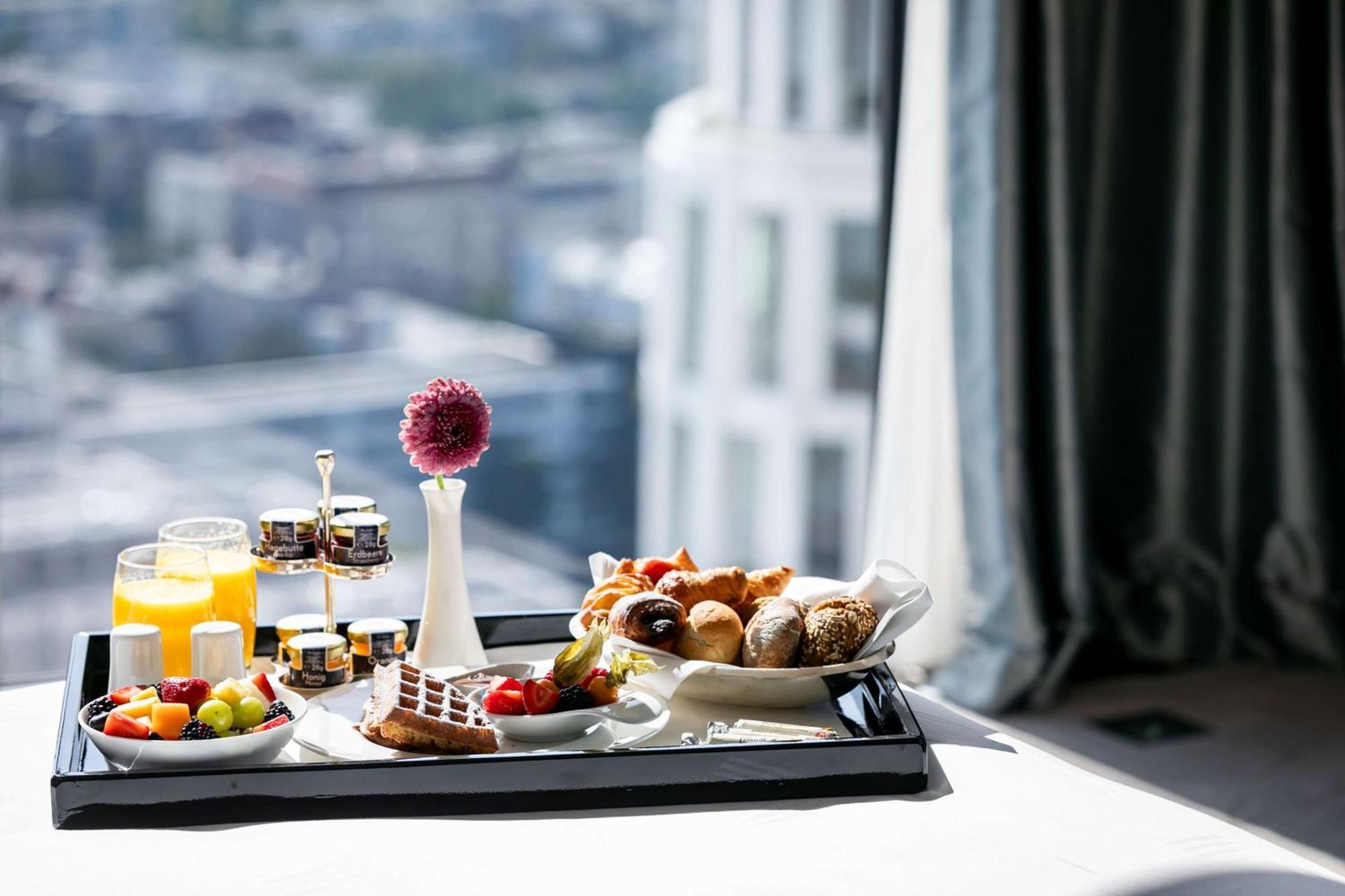 วอลดอร์ฟ แอสทอเรีย โฮเต็ล Hotel เบอร์ลิน ภายนอก รูปภาพ